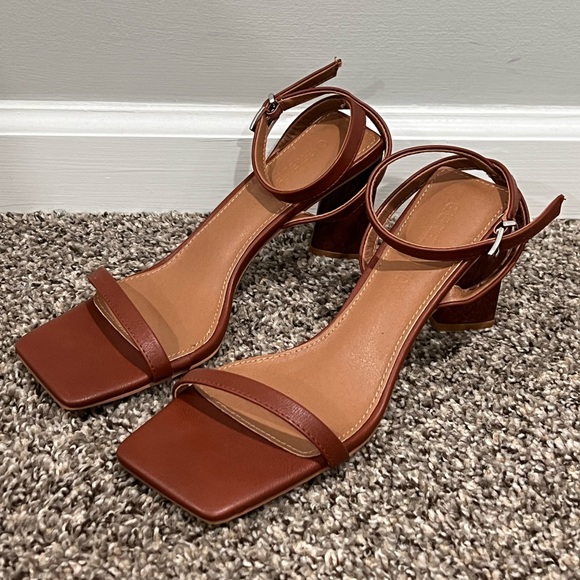 GABRIELLE UNION Kakra Single Band Sandals Size 8 - Picture 1 of 12